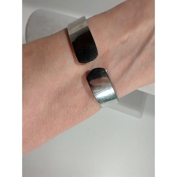 Black and silver tone cuff watch women's - Picture 2 of 6
